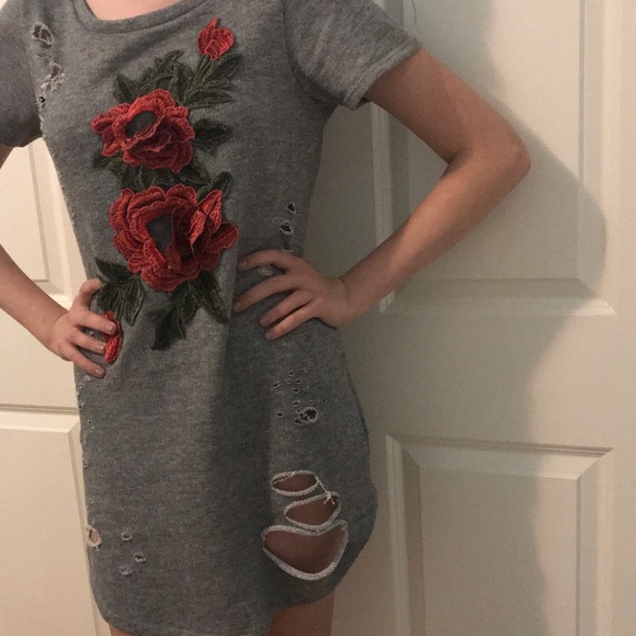 GRAY DRESS WITH RED ROSES - Picture 2 of 3
